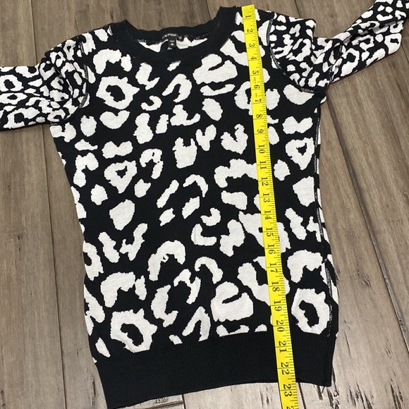 5 for $25 Express cheetah print animal print sweater black white - Picture 7 of 7